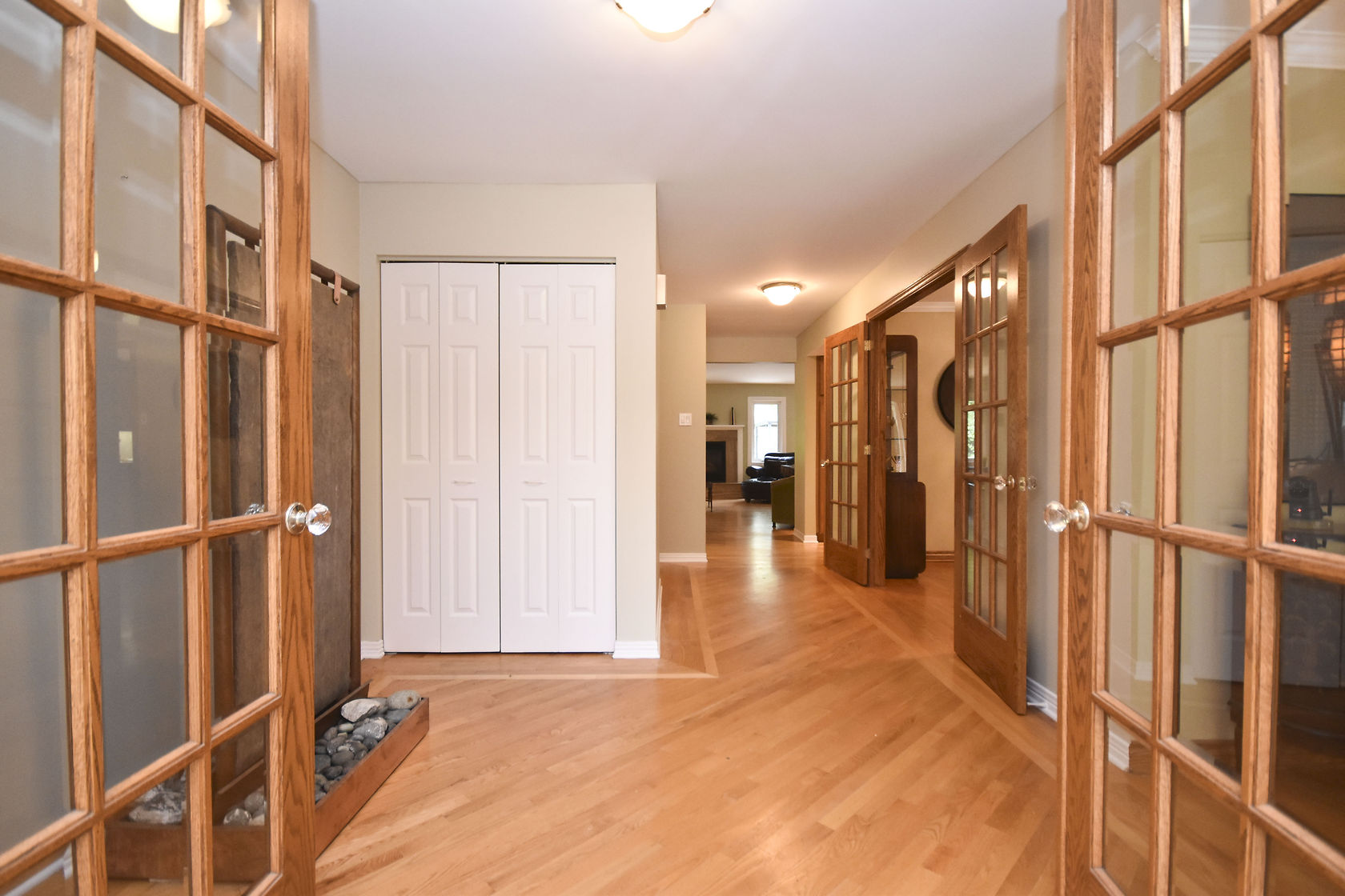 3725 Sixth - Foyer 3725 Sixth - Foyer