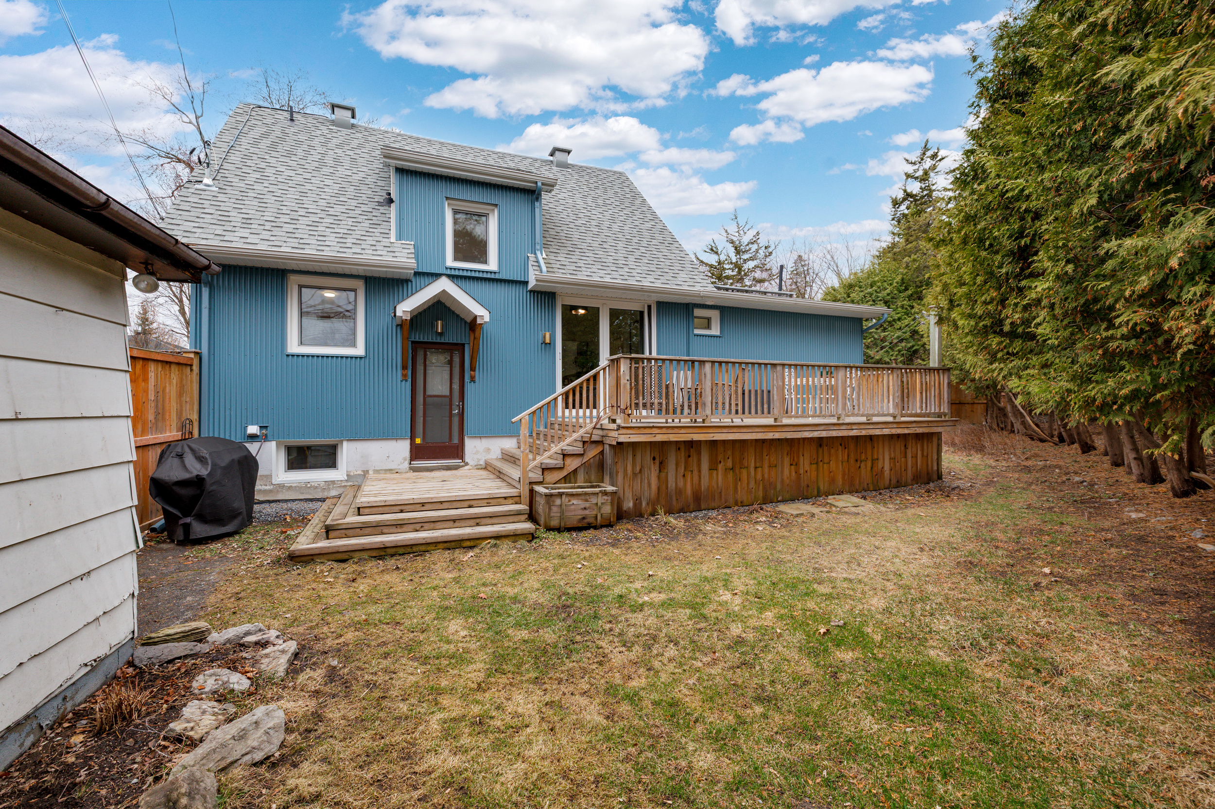 229 G - Back yard 229 G - Back yard