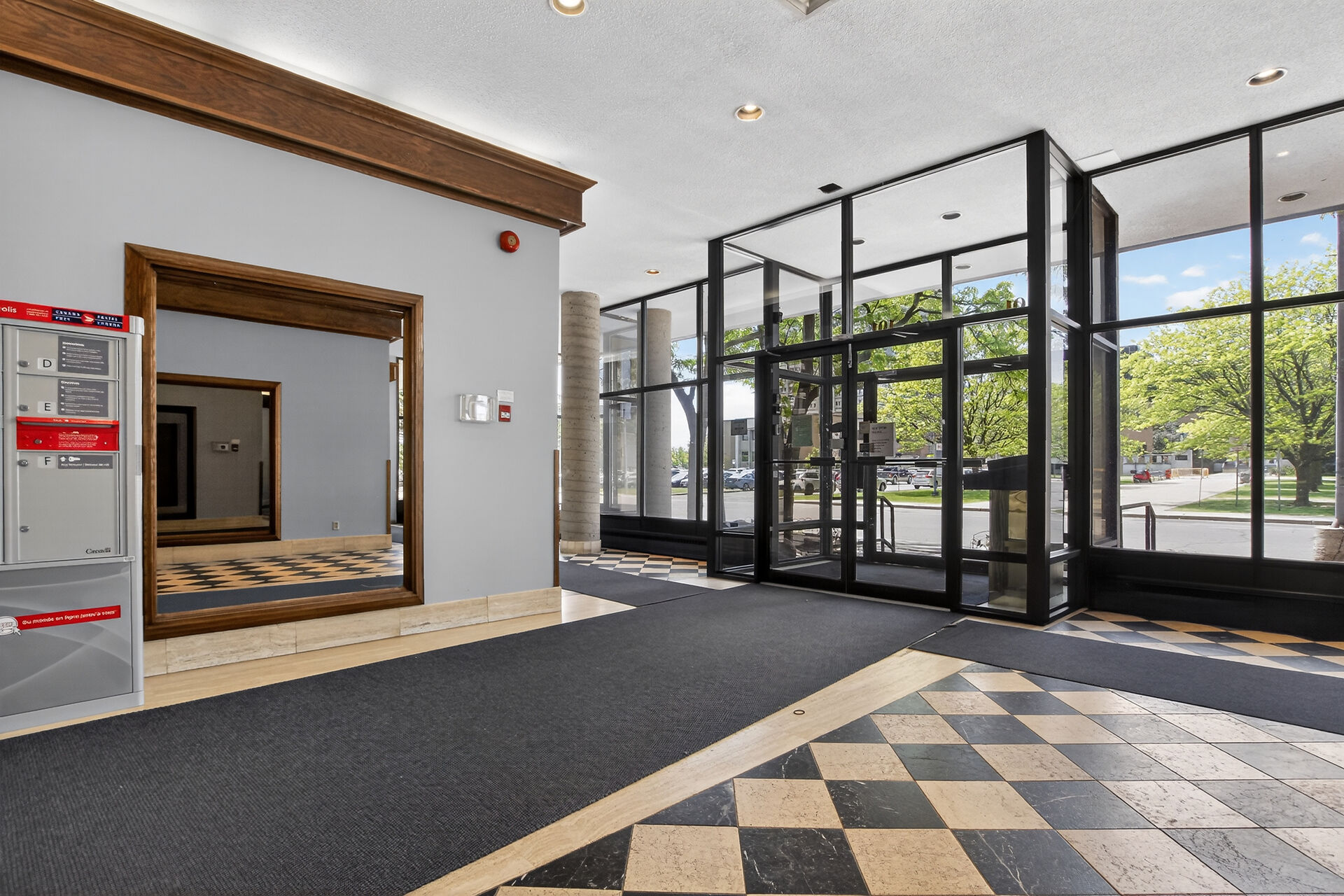 602-Lobby