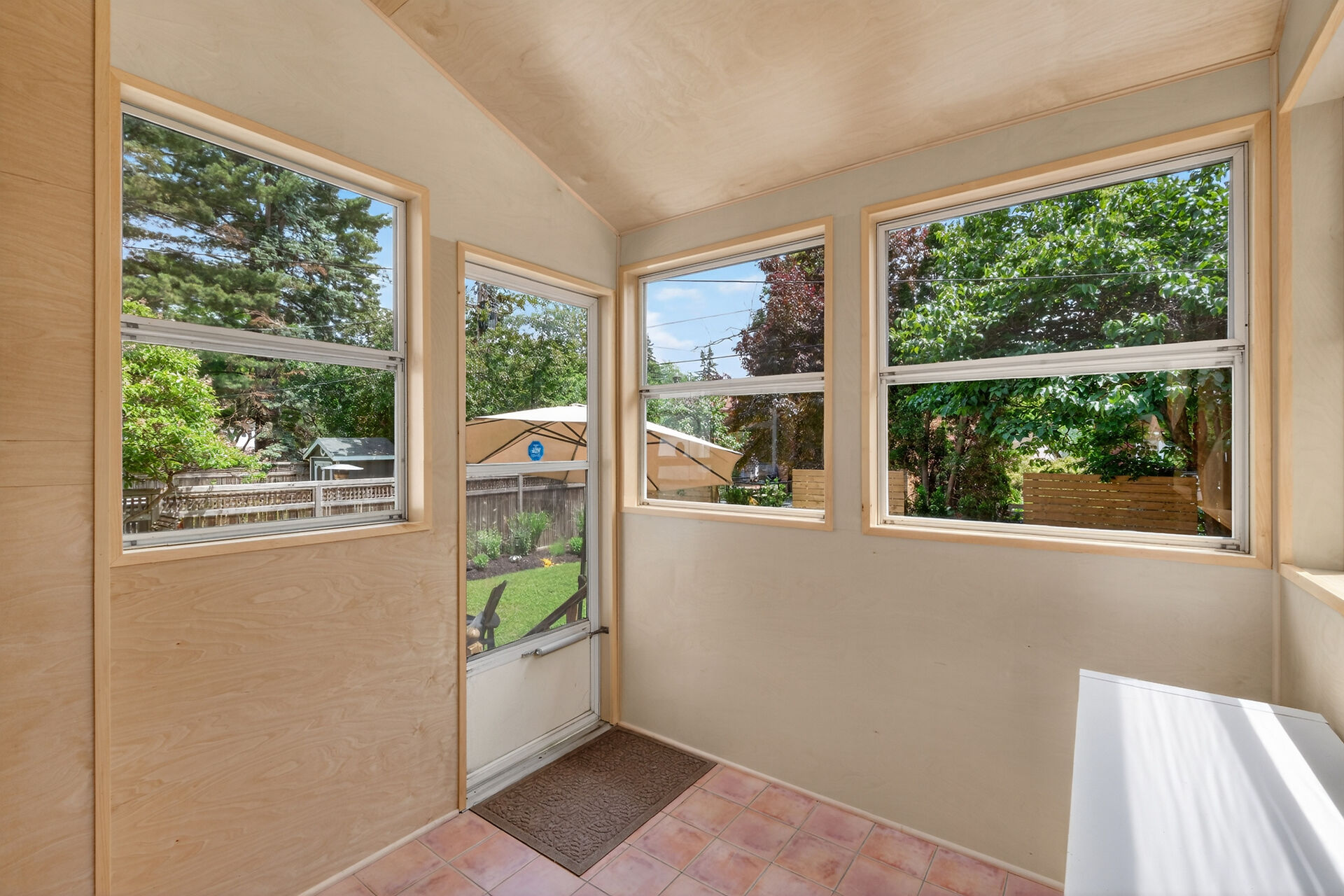 90 S - Sunroom 90 S - Sunroom